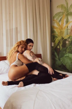 Rolling Cable Knit Thigh High Leg Warmers With Stirrups - Noir Accessories