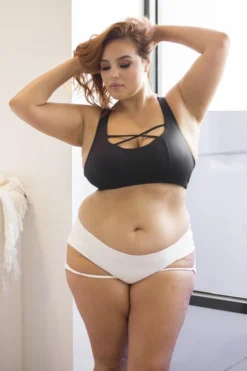 All Pole Wear Lunalae Lure You Low-Rise Garter Shorts - White