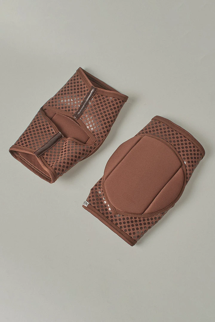 Queen Accessories Queen Grippy Kneepads - Cacao Plus Size Pole Wear