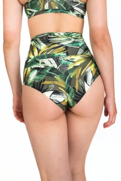 New In Dragonfly Betty High-Waisted Shorts - Fresh Leaf Print