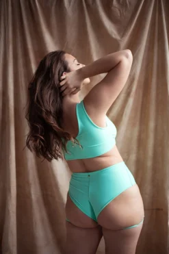 Sway Yumi Shorts - Green Adventurine All Pole Wear