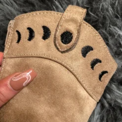 Hella Heels Ride'em 8inch Boots - Desert