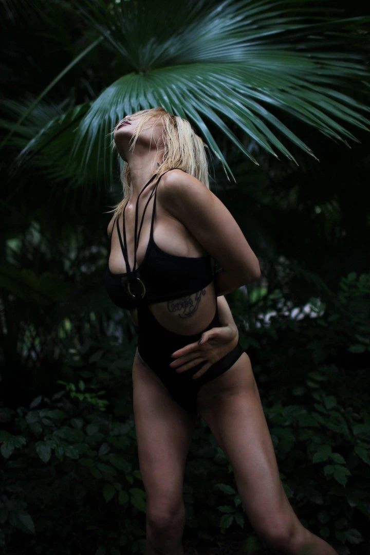 Hamade Activewear Scoop Neck Mesh Top - Black