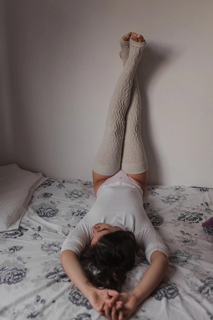 Rolling Cable Knit Thigh High Leg Warmers With Stirrups - Oatmeal Accessories