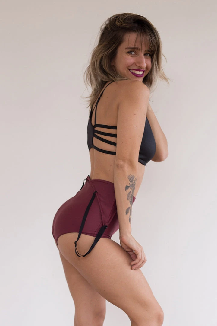 Sorte Impeccable Sling Shorts - Berry