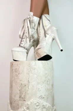 Hella Heels Renaissance 7inch Boots - Hope