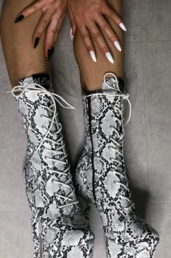 Hella Heels Mamba Boots - 7inch Shoes