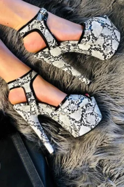 Hella Heels Mama Mamba Stilettos - 7inch