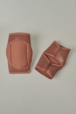 Queen Accessories Plus Size Pole Wear Queen Grippy Kneepads - Mocha