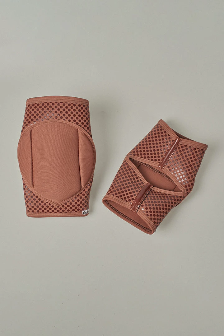 Queen Accessories Plus Size Pole Wear Queen Grippy Kneepads - Mocha