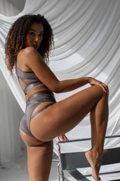 New In Tatiana Activewear Perla Top - Charcoal